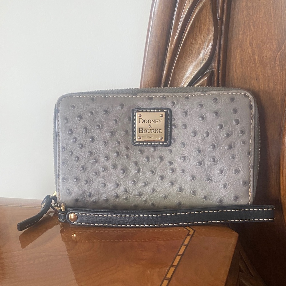 Dooney & Bourke Gray Ostrich‑Embossed Zip Wristlet Rare Like New